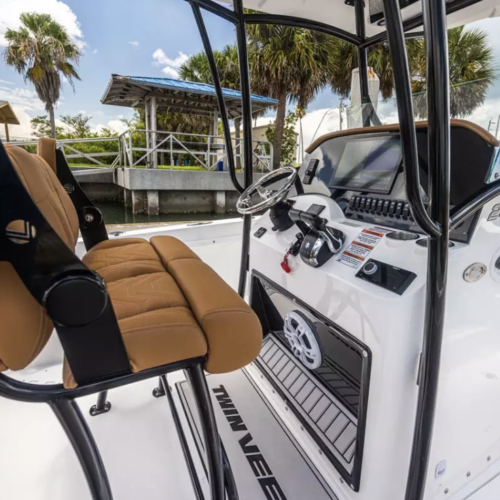 Twin Vee 240 GFX Center Console